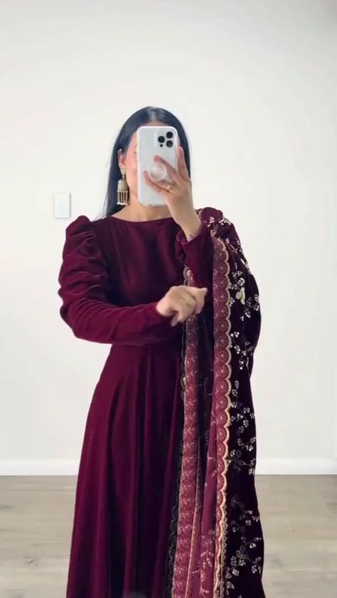 Velvet Dress Designs Pakistani, Velvet Pakistani Dress, Dress Design Pakistani, Velvet Suit Design, Masquerade Ball Gown, Simple Dress Casual, Wedding Outfits For Women, Long Frock Designs, Wedding Gown Brand