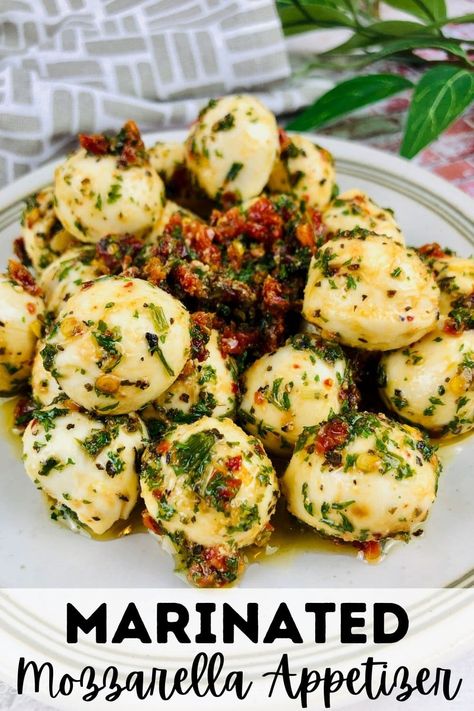 Marinated Mozzarella Balls, Mozzarella Appetizers, Marinated Mozzarella, Marinated Cheese, Mozzarella Balls, Mozzarella Recipes, Fingerfood Party, Olive Recipes, Best Appetizer Recipes