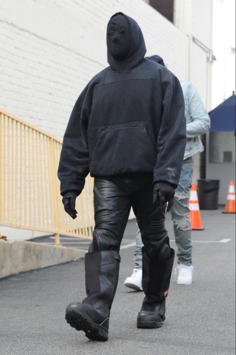 Kanye West All Black, Kanye Gap Hoodie, Kanye Black Outfit, Kanye West Black Outfit, Kanye West Hoodie Outfit, Kanye West All Black Outfit, Yzy Gap Hoodie Fit, Yeezy Hoodie Outfit, Yeezy Gap Hoodie Outfit