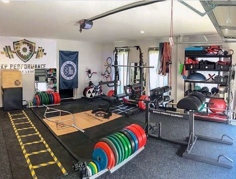 Top 75 Best Garage Gym Ideas - Home Fitness Center Designs Home Garage Gym, Small Home Gyms, Fitness Center Design, Gym Basement, Garage Gyms, Home Gym Set, Home Gym Basement, Garage Gym Ideas, Gym Designs