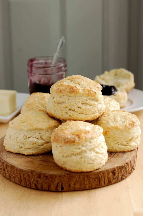 Sourdough Scones have a special flavor and the perfect scone texture. A proper scone should neither be too biscuit-like nor too muffin-like, but should fall somewhere between the two. A little sourdough discard is all you need to make the best scones ever. #recipe #sourdough discard #from scratch #best #easy Yogurt Biscuits, Sourdough Scones, Easy Homemade Biscuits, Sourdough Starter Discard Recipe, Sourdough Starter Recipe, Sourdough Discard, Sourdough Baking, Homemade Biscuits, Homemade Yogurt