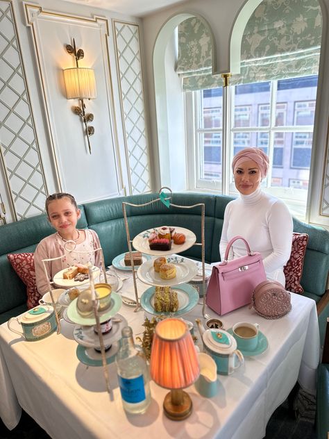 Fortnum & Mason afternoon tea in London with Kelly 25 😍😍😍 luxury lifestyle in London Elegant Girl Aesthetic, Tea Vibes, Old Money Family, Afternoon Tea In London, Tea In London, Afternoon Tea London, Muslim Marriage, Kelly 25, Rome Photo