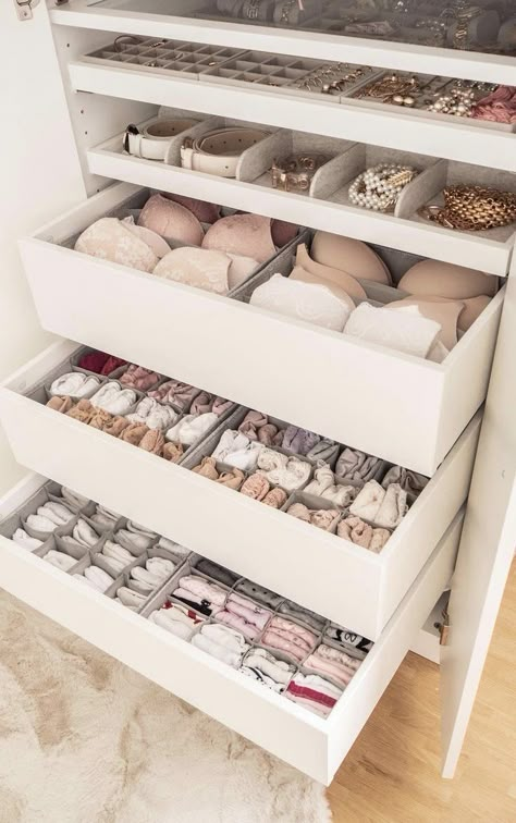 Decora Outfits, Building A Wardrobe, Wardrobe Clothing, Ideas For Organizing, Wardrobe Furniture, Build A Wardrobe, Ideas Ikea, Hallway Ideas Colour, Diy Kitchen Island