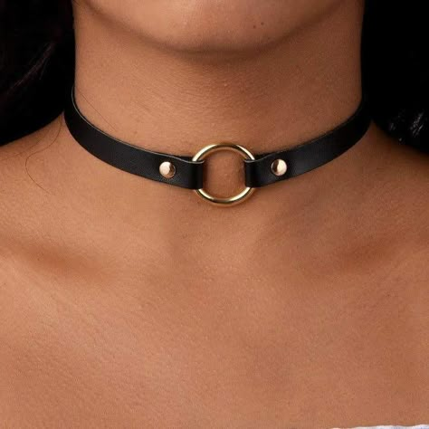 Hex Girls Scooby Doo, Choker Ideas, Tattoo Choker Necklace, Leather Choker Collars, Hex Girls, Black Leather Choker, Day Collar, Leather Choker Necklace, Jewelry Staples