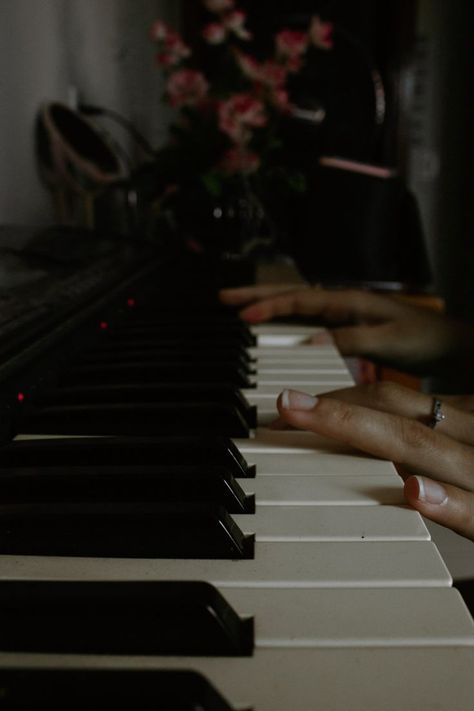 Cora Reilly, Dark Academia Aesthetic, Music Aesthetic, Academia Aesthetic, Colleen Hoover, The Piano, Character Aesthetic, The Villain, Two People