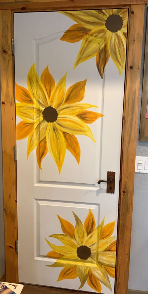 Sunflower Door Painting, Cute Painted Doors Aesthetic, Painted Wall Ideas Bedroom, What To Paint On Your Door, Painting Ideas For Doors, Door Painting Vsco, Flower Door Painting, Painted Closet Doors Art Creative, Door Ideas Painting