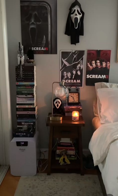 Horror Room Ideas, Decor With Mirrors, Horror Room, Halloween Bedroom Decor, Scream Ghostface, Halloween Room Decor, Room Ideas Aesthetic, Grunge Room, Aesthetic Fall