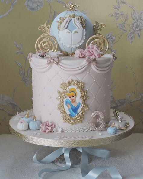 Disney Cake Designs, Cake Ideas Princess, Princess Cinderella Birthday Party, Cinderella Theme Birthday, Cinderella 5th Birthday Party, Cinderella 1st Birthday Party Ideas, Cinderella Birthday Cakes, Cinderella Birthday Ideas, White Princess Cake