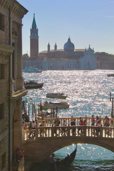 Venice Places To Visit, Venice Aesthetic Vintage, Venice Italy Aesthetic, Venice Aesthetic, Venice Boat, Venezia Italy, Venice Photography, Italy Destinations, Italy Vibes