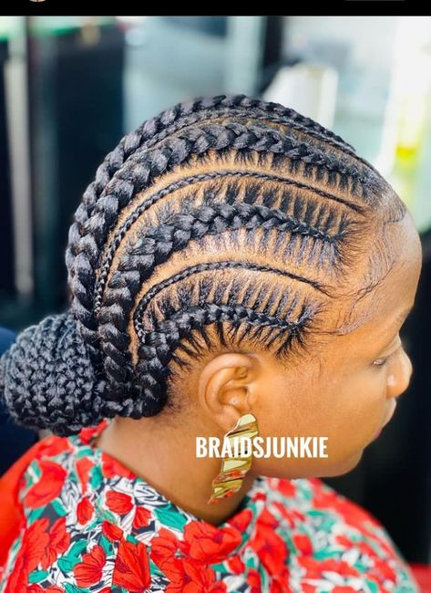 Classy Cornrow Hairstyles, Cornroll All Back Styles, Simple Conrows Lines Hairstyles, Conrows Lines And Braids Short, Simple Conrows Lines And Braids, Conrows Lines And Braids 2024 Trends, Stitch Lines Braids, Stitch Lines Hairstyle, Trendy Cornrows Black Women