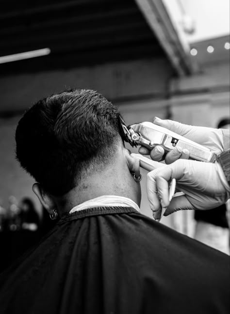 Barber Black And White, Men Grooming Aesthetic, Barber Shop Photoshoot Ideas, Barber Shop Photography Lifestyle, Barber Vision Board, Barbering Aesthetic, Barber Branding Photoshoot, Barber Shop Photoshoot, Barber Instagram Ideas