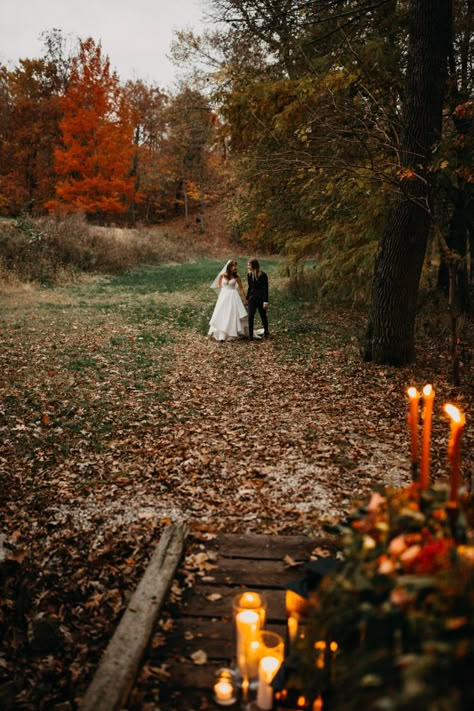 Autumn Wedding Locations, Autumn Wedding Ideas October Rustic, Autumn Woods Wedding, Fall Intimate Wedding, Forest Lesbian Wedding, Vintage Farmhouse Wedding, Fall Cabin Wedding, Autumn Wedding Aesthetic, Small Autumn Wedding