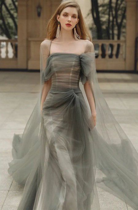 Ethereal Dress Aesthetic, Iu Dress, Gaun Koktail, Ethereal Dress, Gowns Dresses Elegant, Pretty Prom Dresses, Dress Aesthetic, Hd Pictures, Looks Vintage