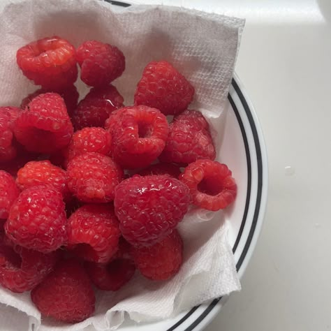 #raspberry #aesthetic #food #fruit Raspberry Aesthetic, Raspberry Ice Cream, Food Fruit, Food Is Fuel, Food Obsession, Strawberry Shortcake, I Love Food, Aesthetic Food, Good Eats