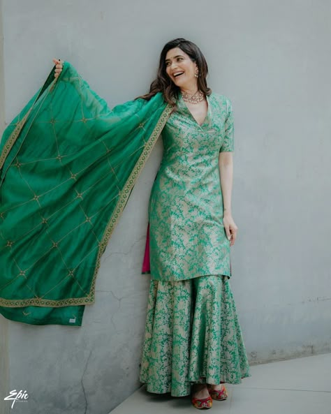 Garara Kurta Design, Banarsi Sharara Suit, Banaras Suits Designs, Brocade Sharara Suit, Banarsi Kurti Design, Banaras Kurti Designs, Banarsi Garara Design, Banaras Dress Designs, Banaras Suit