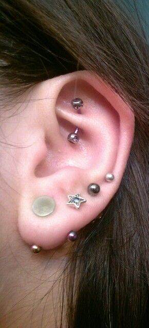 Transverse Lobe Piercing, Triple Lobe Piercing, Transverse Lobe, Ear Stretching, Ear Lobe Piercings, Piercings Ideas, Cool Ear Piercings, Piercing Inspo, Lobe Piercing