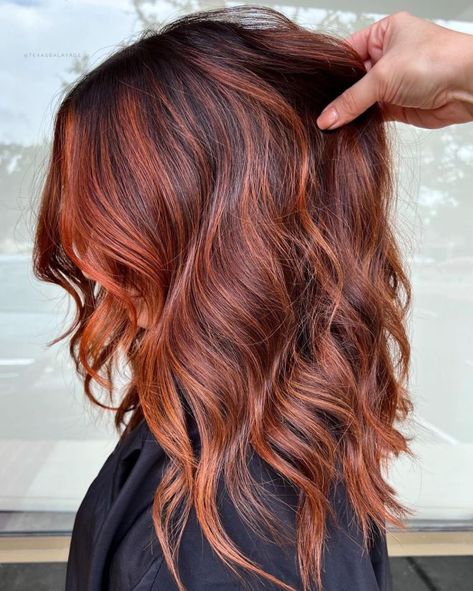 Shadow Root Red Brown, Shadow Roots Red Hair, Brown Root Red Hair, Shadow Roots Hair Brunette, Red Hair With Brown Roots, Red Hair With Shadow Root, Copper Hair With Shadow Root, Copper Hair With Dark Roots, Copper Red Balayage