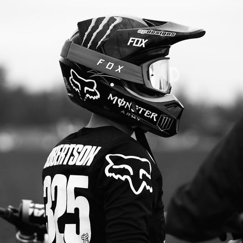 Motorcycle Profile Photo, Bike Laptop Wallpaper, Fox Mtb Wallpaper, Motorcycle Helmet Selfie, Image Moto, Biker Aesthetic, Fox Helmets Motocross, Bike Photoshoot, Reborn Katekyo Hitman