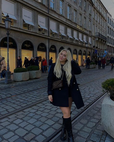 Munich Style Outfit, Munich Outfits, Munich, Blonde Hair, Winter Outfits, Louvre, Germany, Fashion Outfits, Building