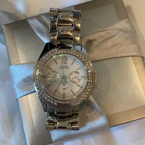 Guess Watches Women Silver, Guess Watches Women, Cheap Watches Women, Collares Aesthetic, Swarovski Watch, Guess Women Watches, Guess Watches, Silver Watches, Crystal Watch