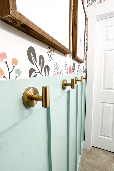 Kids Towel Hook Ideas, Bathroom Wall Hooks For Towels, Towel Hanger Ideas Bathroom, Toddler Girl Bathroom Ideas, Kids Bathroom Hooks, Bathroom Towel Hook Ideas, Unisex Kids Bathroom Ideas, Small Kids Bathroom Ideas, Kids Bathroom Towel