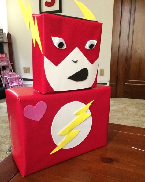 Flash superhero Valentine's Day box Super cheap, super easy to make. Kids loved it. Flash Valentine Box, Super Hero Valentines, Valentines Day Box Ideas, Superhero Valentines, Valentine's Boxes, Valentines Day Box, Diy Valentines Box, Kids Valentine Boxes, Valentine Card Box