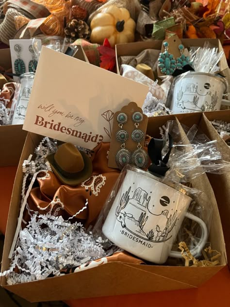 Bridesmaids Gifts They Will Actually Use, February Country Wedding, Western Wedding Bridal Party Table, Bridemaids Proposals Western, Western Bridal Party Gifts, Country Bridesmaid Proposal Ideas, Western Romance Wedding, Outdoor Fall Western Wedding, Mountain Themed Bridesmaid Proposal