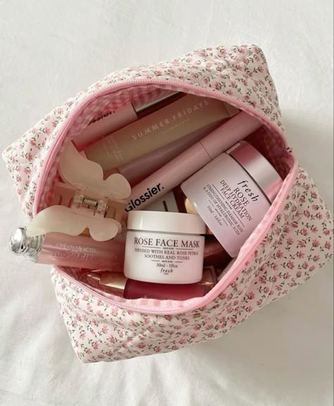 Quilted Makeup Bag, Makeup Contouring, Sac Tote Bag, Rose Face Mask, Pink Makeup Bag, Real Rose Petals, Cute Makeup Bags, Pink Makeup, Cream Roses