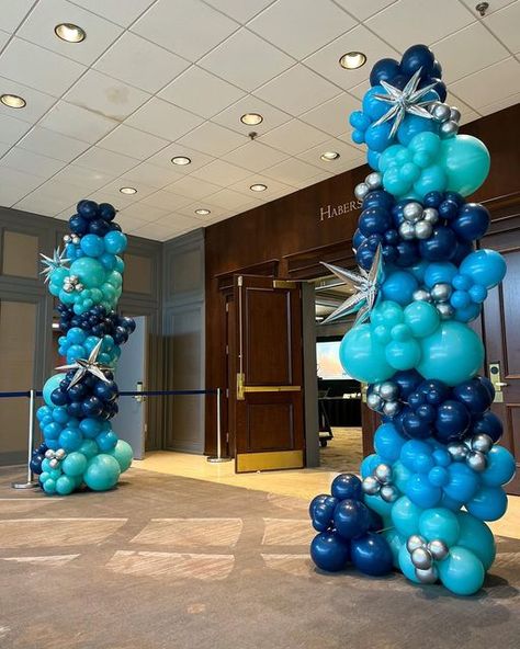 Organic Column Balloon, Balloons On Columns, Tall Balloon Columns, Ballon Decorations Ideas, Men Balloon Garland, Column Balloon Design, Balloon Pillars Columns, Balloon Arch Ideas Entrance, Large Balloon Arch