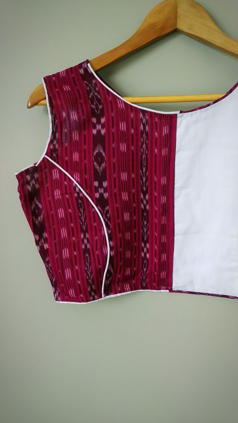 sambalpuri ikat designer saree blouse Sambalpuri Saree Blouse Design, Sambalpuri Blouse Design, Ethnic Aesthetic, Ikat Blouse Designs, Choli Blouse Design, Ikat Blouse, Sari Blouses, Sambalpuri Saree, Draped Saree