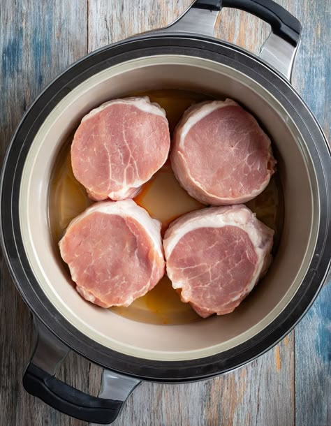 Put these 3 ingredients in a slow cooker for pork chops that melt in your mouth Pork Chops Slow Cooker, Mini Crockpot Recipes, Cooktop Cove, Pork Chop Recipes Crockpot, Crock Pot Pork, Pork Chop Dinner, Crockpot Pork Chops, Pork Chop Recipes Baked, Slow Cooker Pork Chops