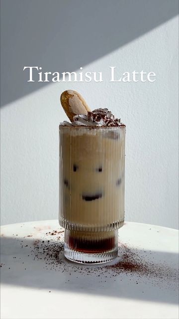 Tiramisu Iced Coffee, Tiramisu Latte, Tiramisu Coffee, Coffee Present, Coffee And Dessert, Cake Themes, Food Feast, Vanilla Syrup, Milk Foam