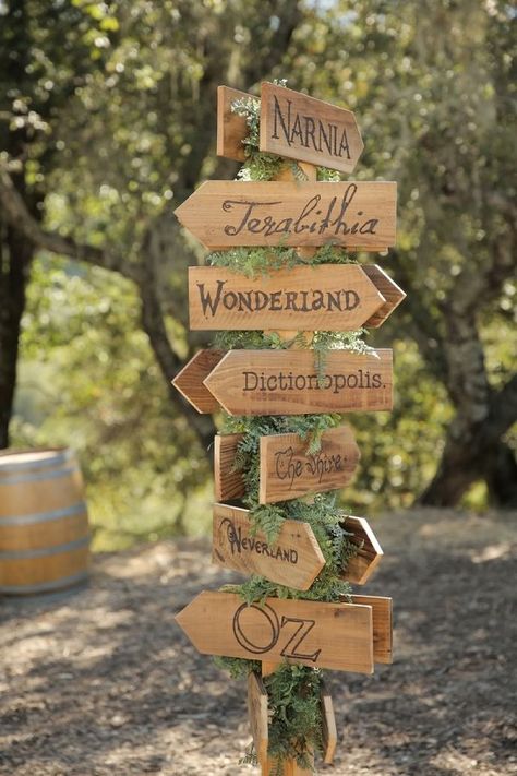 Enchanted Forest Wedding Sign with Literature Locations | Pepper Nix Photography on @eld_lauren via @aislesociety Cheeseboard Christmas, Enchanted Forest Prom, Enchanted Forest Decorations, Cinnamon Christmas, Enchanted Forest Party, Cinnamon Ornaments, Enchanted Forest Theme, Forest Birthday, Prom Themes