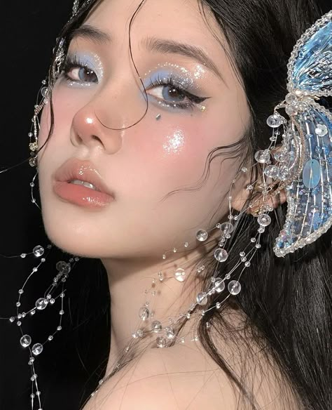 Douyin Makeup, Mermaid Core, Ethereal Makeup, Cool Makeup Looks, Mermaid Aesthetic, Fairy Makeup, Mermaid Makeup, Asian Eye Makeup, Creative Makeup Looks