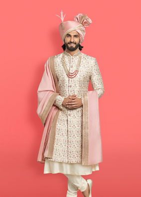 Sharewani For Men Wedding Indian Groom, Pastel Sherwani For Groom, Cream Sherwani Grooms, Serwani Pose, Wedding Outfit For Groom Indian, Sherwani Photography, Dulha Sherwani Wedding For Men, Groom Outfit Wedding Indian, Shervani Latest Design