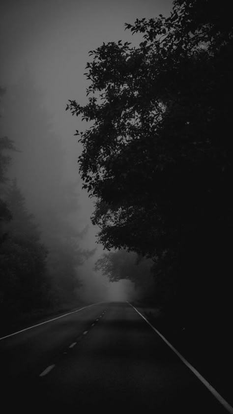 Rainy Astethic Wallpaper, Dark Beautiful Places, Aethstetic Wallpaper Dark, Wallpaper Backgrounds Rain, Dark Road Wallpaper, Dark Atheistic, Dark Rain Aesthetic, City Wallpaper Aesthetic, Dark Asthetics Wallpers