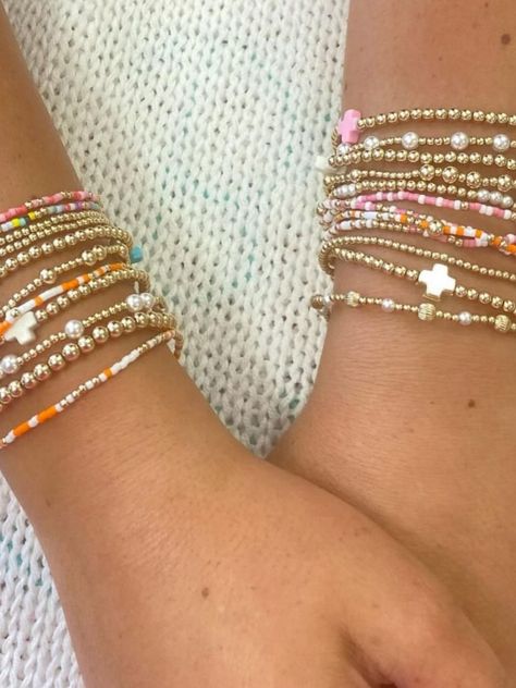 Bracelet Stack Inspo Gold, Preppy Jewelry Aesthetic, Enewton Bracelets Stacks Aesthetic, Enewton Stack Ideas, Diy Enewton Bracelets, Cute Aesthetic Bracelets, Aesthetic Bracelet Stack, Jewelry Colorful, E Newton Bracelets Stack