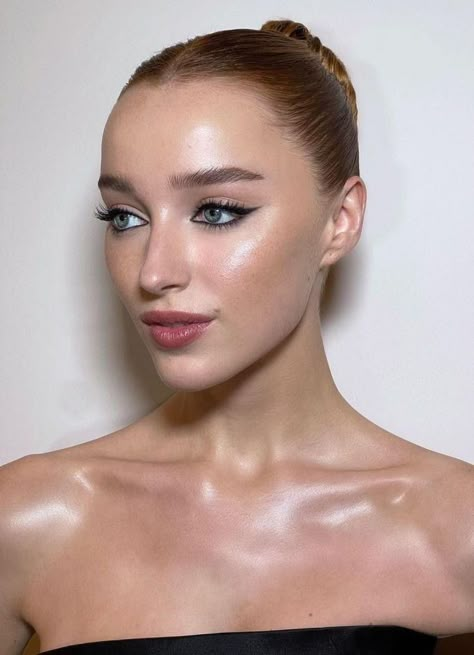 How To Use Makeup, Phoebe Dynevor, Charlotte Tilbury Makeup, Vogue Beauty, Deep Skin, Beauty Shoot, Glowy Skin, Make Up Inspo, Bride Makeup