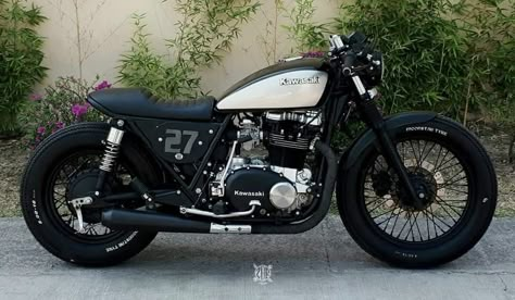 Kawasaki Classic, Motor Cafe Racer, Kawasaki Cafe Racer, Custom Bikes Cafe Racers, Brat Bike, Suzuki Cafe Racer, Cafe Racer Moto, Biker Photography, Cafe Racer Design