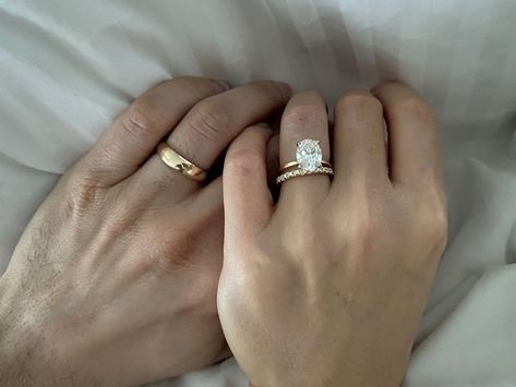 Cartier Ring And Engagement Ring, Minimal Wedding Ring Set, Newly Wed Aesthetics, Wedding Bands Men And Women, Gold Wedding Ring Aesthetic, Marriage Life Aesthetic, Colourful Wedding Band, Timeless Wedding Rings Classy, Proposing Aesthetic