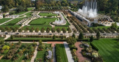 Main Fountain Garden District Classic Garden Design, Hakone Grass, Grand Theatre, Fountain Garden, Hillside Garden, Topiary Garden, Garden District, Longwood Gardens, Water Gardens