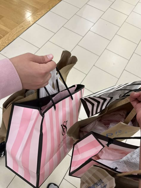 #mall #shopping #girlhood Shopping Aesthetic Designer, Mall Shoping Bags, Shop Till You Drop Pictures, Shopping At The Mall Aesthetic, Shopping Pink Aesthetic, Shoping Mall Fake Snap, Things To Get From The Mall, Shopping Asthetics, Mall Aesthetic Pics