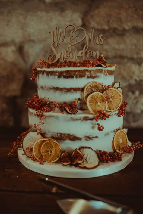 Autumn Wedding Cakes, Vegan Wedding Cake, Boho Wedding Cake, Fruit Berries, Vegan Wedding, Cake Fruit, Fall Cakes, Wedding Cake Rustic, Fall Wedding Cakes