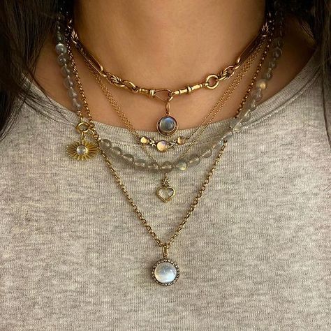 Clean Girl Aesthetic Instagram, Necklace Combo, Fashion Hairstyles, Clean Girl Aesthetic, Outfits Dresses, Stacked Necklaces, Mixed Metal Jewelry, Ideas Nails, Dope Jewelry