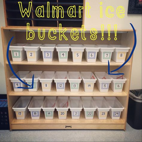 Walmart ice buckets turned into student independent book bins!!!! Only $1.88 each! Student Book Boxes, Classroom Library Organization, Student Storage, Stars Classroom, Book Bins, Library Organization, Class Organization, Classroom Storage, Classroom Organisation