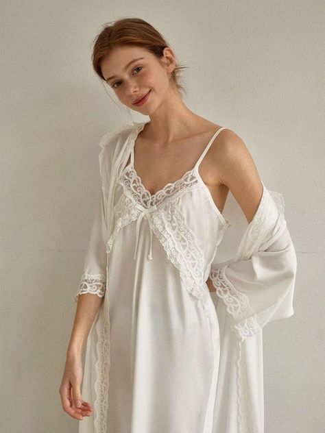 Nightgown Robe Set, Silk White Nightgown, Vintage Bridal Nightgown, Bridesmaid Getting Ready Dress, Classy Sleepwear Women, Nightgowns For Women Honeymoon, Night Gowns Aesthetic, Getting Ready With Bridesmaids, Vintage Night Gowns