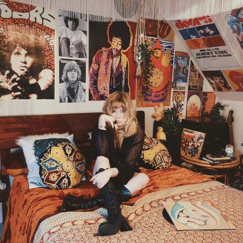 70s Room Bedrooms, Rock And Roll Aesthetic Room, 60s Aesthetic Room, Rock Room Aesthetic, 60s Bedroom Aesthetic, Rocker Bedroom, Rock Room Decor, 60s Rock And Roll, Rock N Roll Bedroom