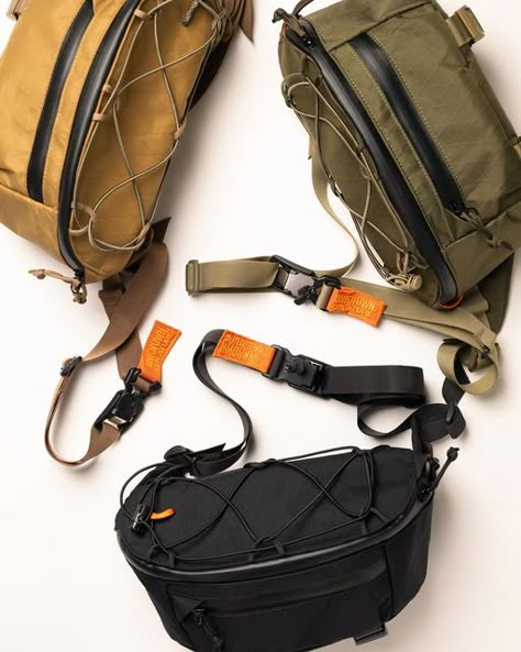 thebagcreature on Instagram: "Route Unknown x The Bag Creature Custom V3 Sling Packs now live.   Built to carry all your essentials alongside your compact street photography camera.  Made from Black RX30, Dark Olive VX42 and Coyote VX21, lightweight padding on all panels and lined with Robic nylon. Finished with Mil spec nylon webbing, hardware and Fidlock V-Buckles. Not forgetting the custom dual logo embroidered pull tabs 🫂  Now available online & in-store  #routeunknown #thebagcreature" Paracord Bag, Street Photography Camera, Edc Tactical, Photography Bags, Mil Spec, Hip Pack, Sling Pack, Compact Bag, Camping Bag