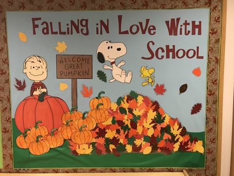 Fall Bulletin board - great pumpkin theme Fall Bulletin Board Ideas, Cafeteria Bulletin Boards, Daycare Bulletin Boards, Seasonal Bulletin Boards, October Bulletin Boards, November Bulletin Boards, Elementary Bulletin Boards, Bulletin Boards Theme, Thanksgiving Bulletin Boards