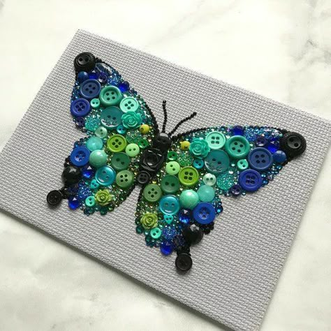 Button Tree Art, Button Art On Canvas, Vintage Buttons Crafts, Button Butterfly, Anjing Pug, Button Art Projects, Buttons Crafts Diy, Butterfly Home Decor, Button Creations